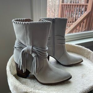 Chocolat Blu Azzo Western Style Boot in Ice Suede in SZ 7 new w/o Box